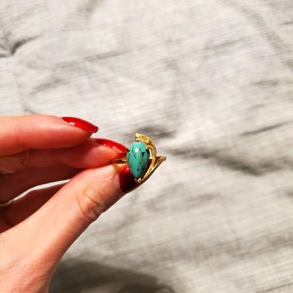 Unique 10k signed yellow gold turquoise ring